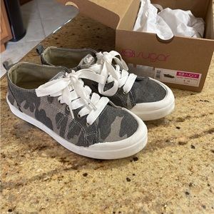 Sugar Sneakers Camo Size 6